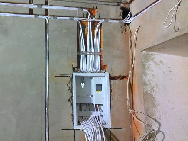 Разводка электрики внутри дома